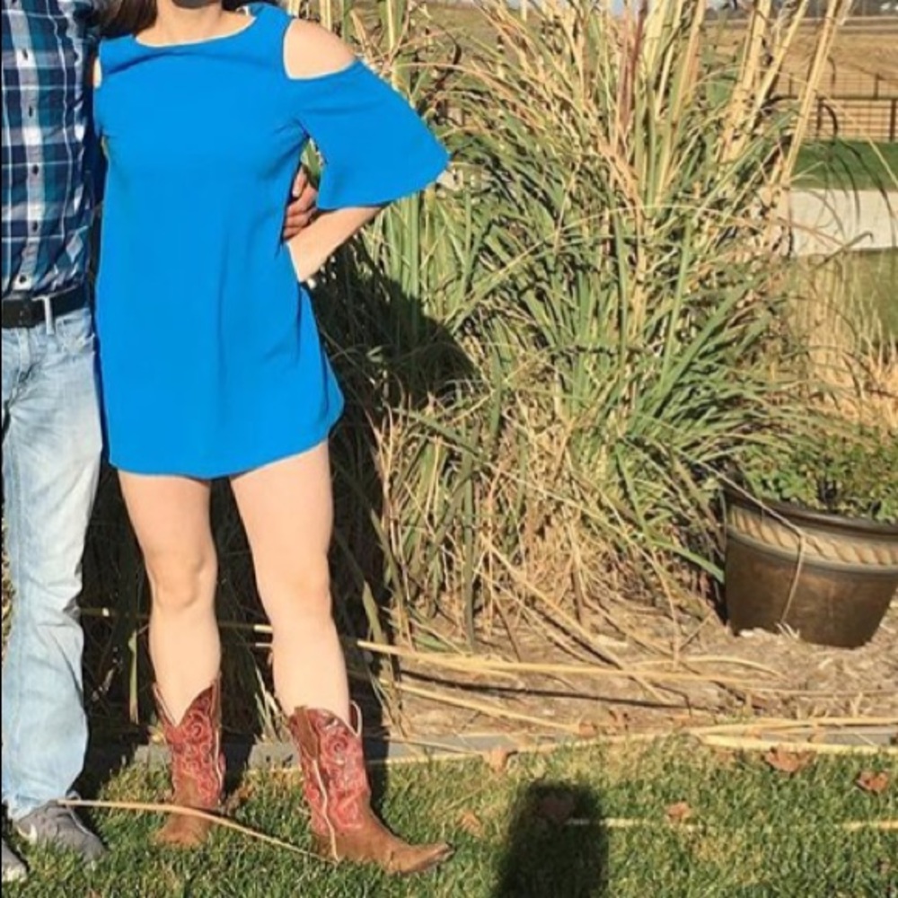 Off the shoulders blue dress